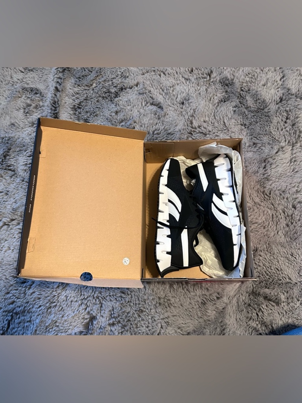 NWT Reebok Kids Black and White Zig Dynamica 2.0 Sneakers. Never worn. - Picture 9 of 11